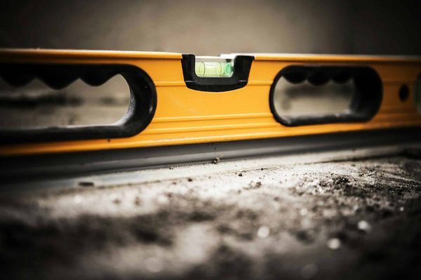 Quelles sont les techniques pour construire un four en argile en camping?